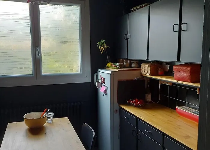 Dans Un écrin De Verdure *