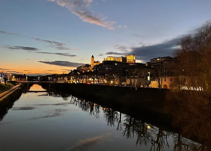 Dans Un écrin De Verdure